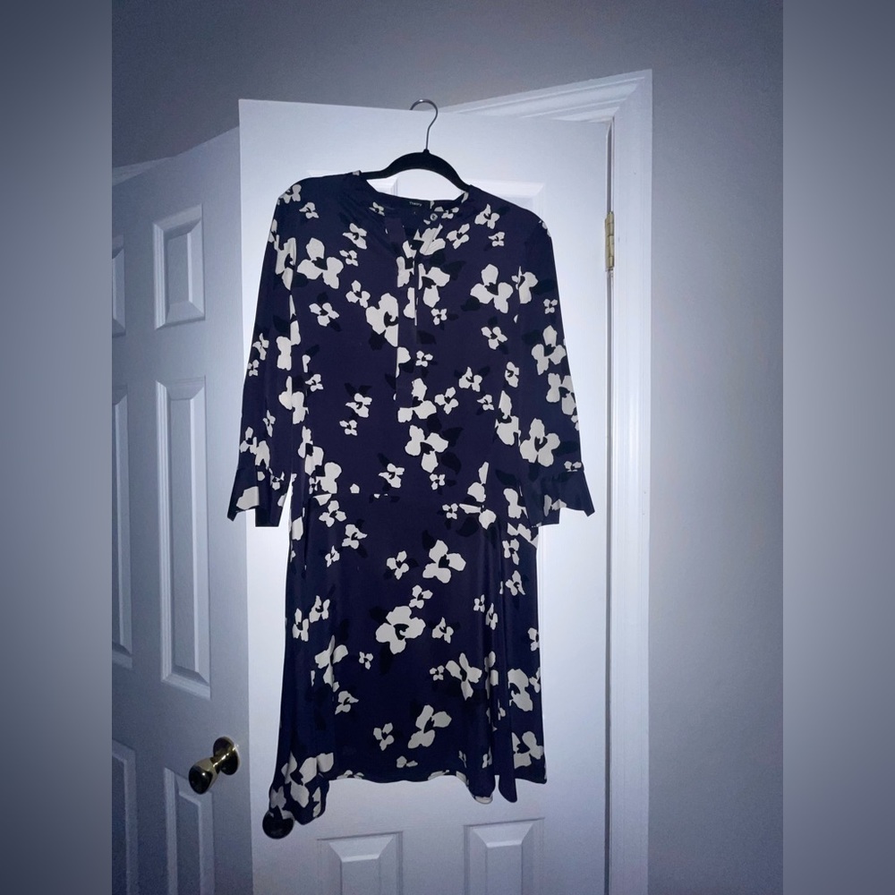 Theory women silk knee length long sleeve dress.